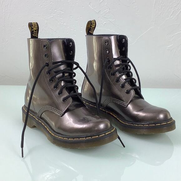 Dr. Martens Pascal 8 eyelet lace up patent platinum boots women size 7 - Picture 1 of 16